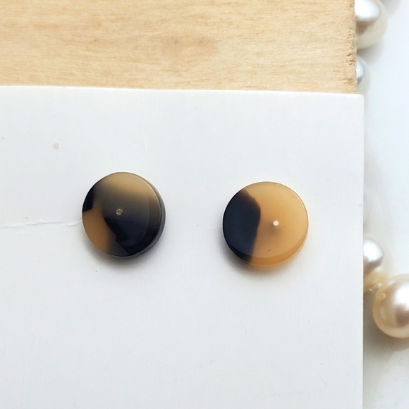 🌟5/$25 minimalist leopard print stud earrings - Picture 1 of 2